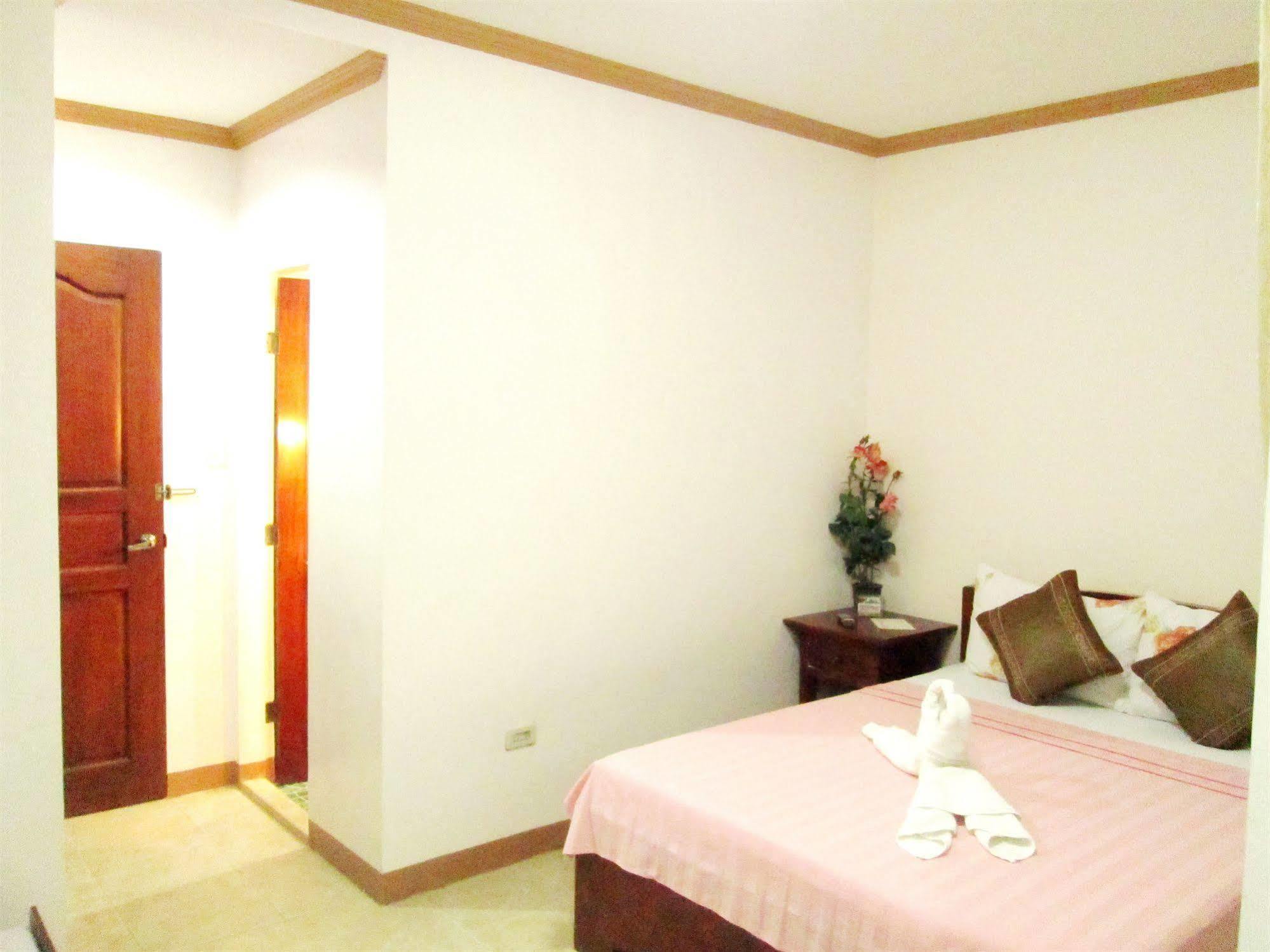 Casa D' Estrella Apartelle Balabag  Extérieur photo