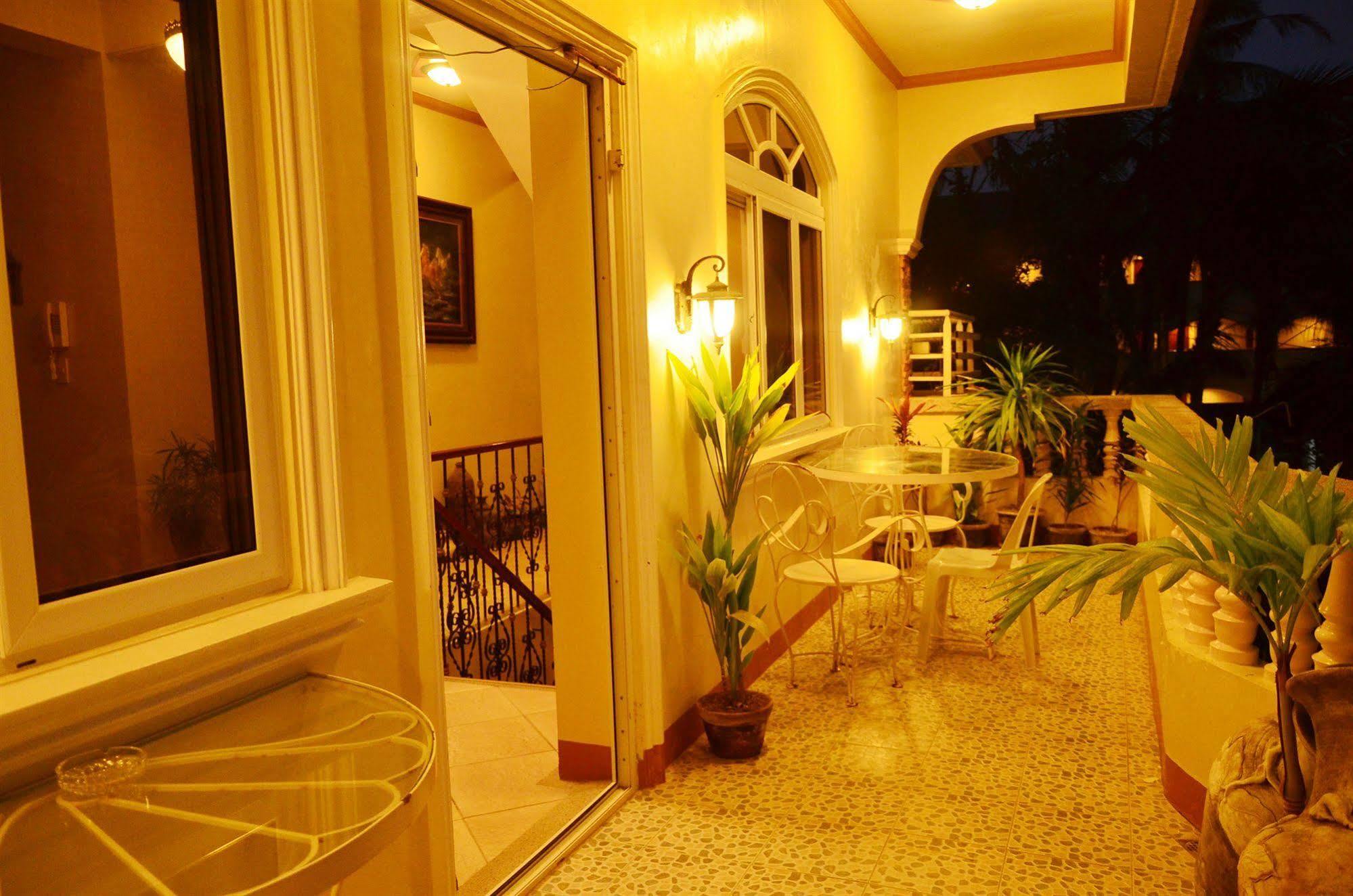 Casa D' Estrella Apartelle Balabag  Extérieur photo